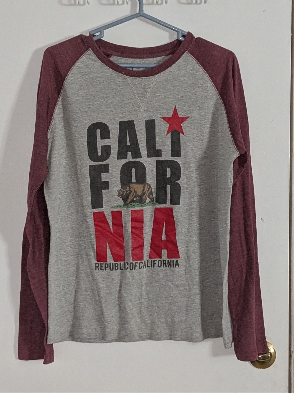 Dikotomy California Republic Raglan Long Sleeve Shirt Gray Maroon Large
